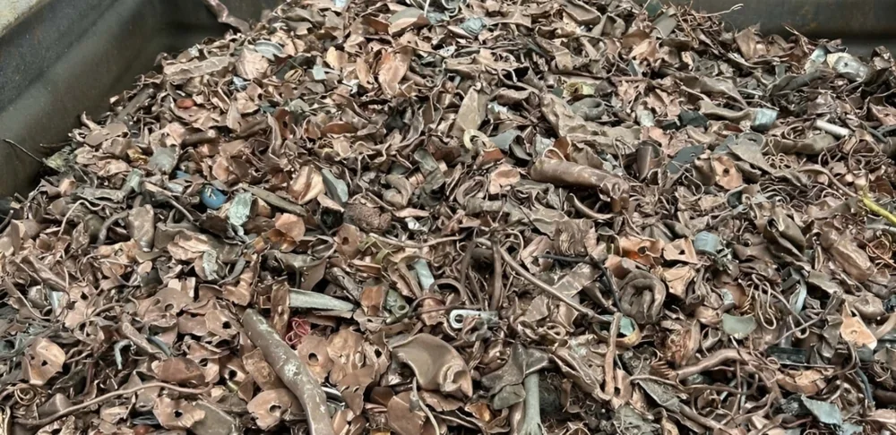 Mixed shredded scrap material ready for a separation trial